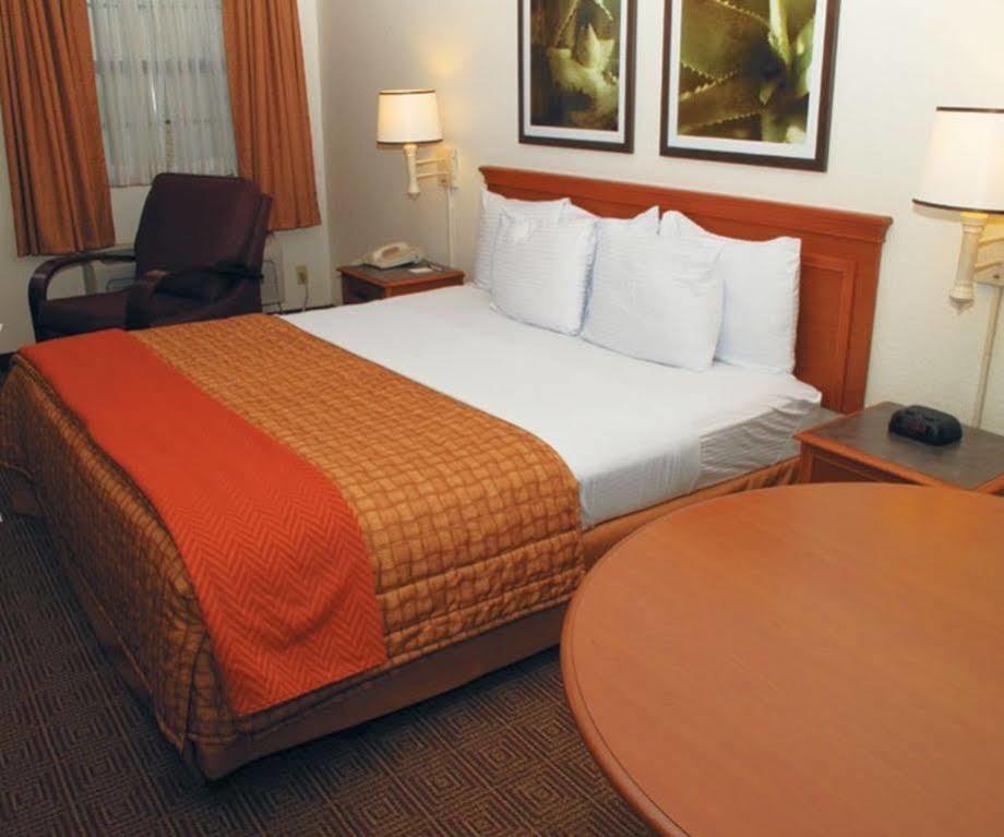 Econo Lodge Del City Exterior foto