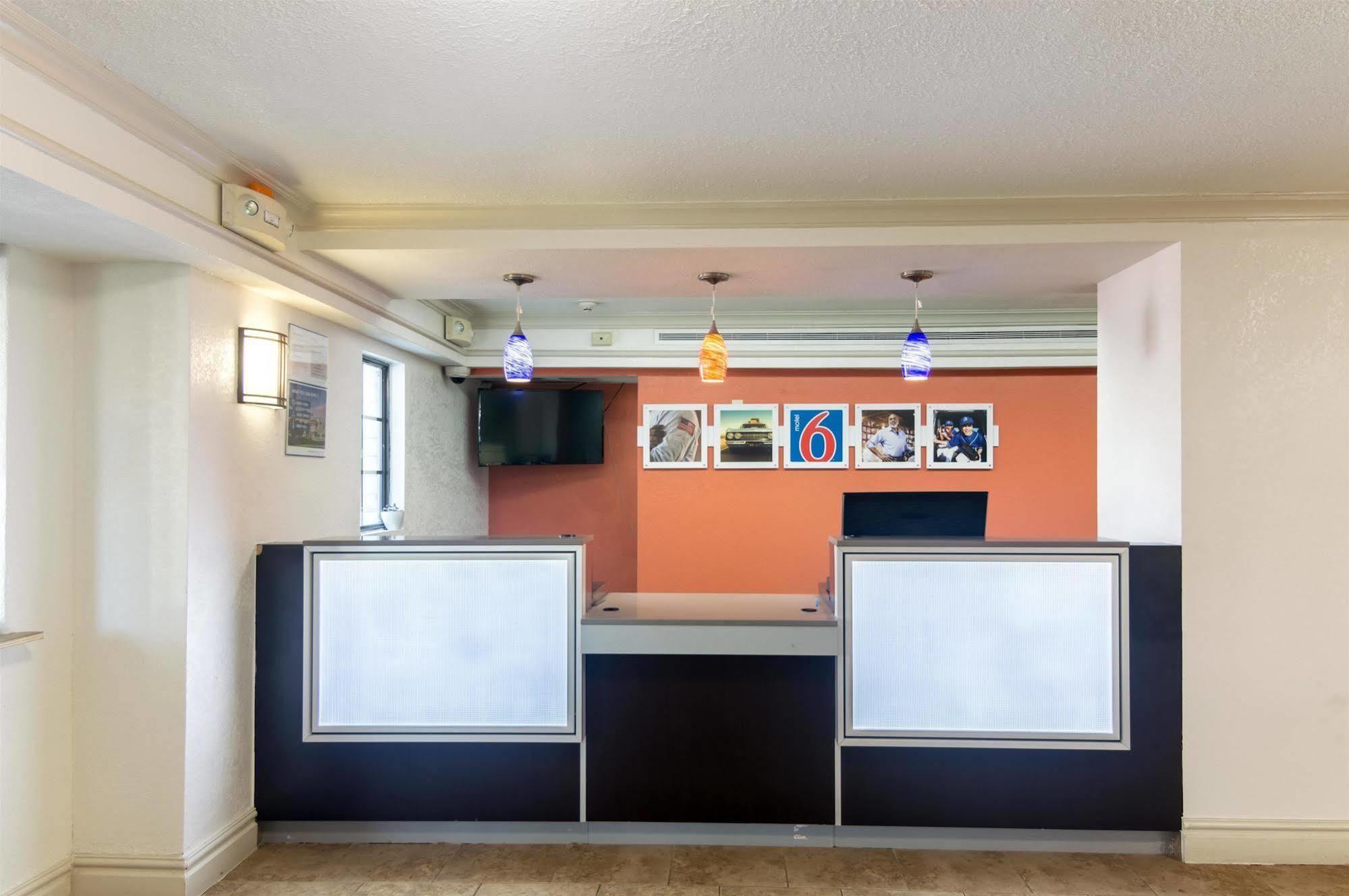 Econo Lodge Del City Exterior foto